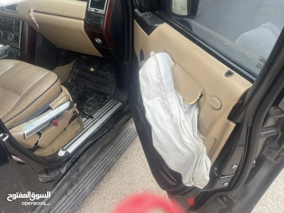 رنج روفر فوج للبيع على ضربتها