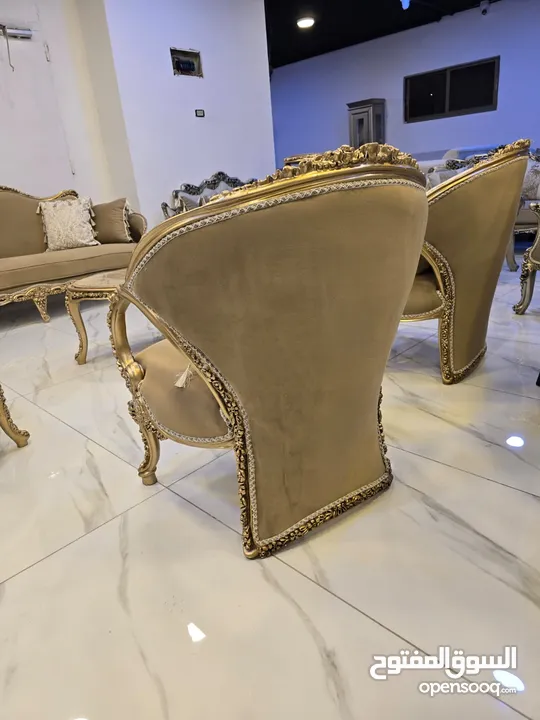افخم الاطقم المستوردة مكون من 9 مقاعد القماش خيال و السعر ولا اروح و ع الواقع جد بجنن و مريح