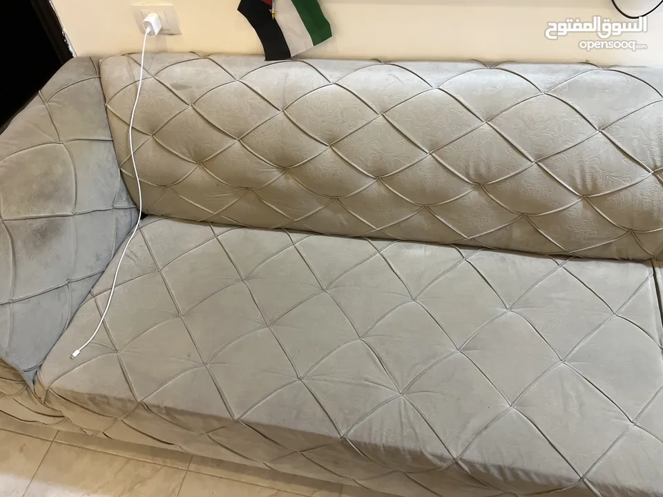 كورنر للبيع لون بيج