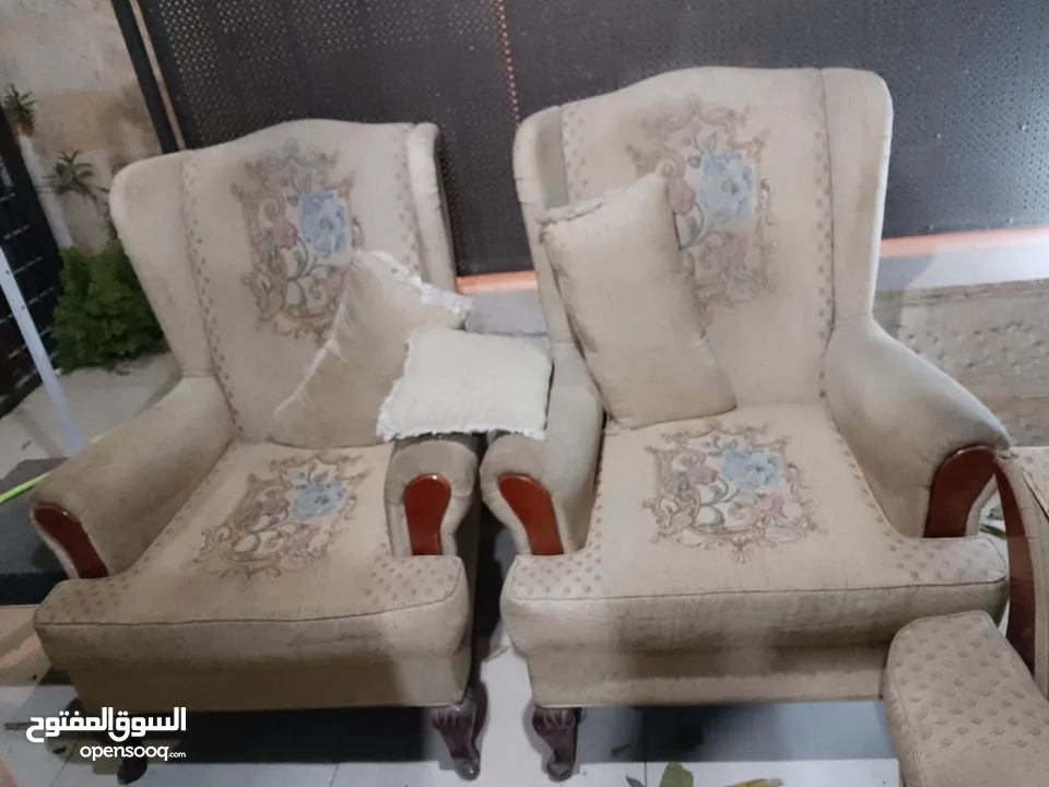طقم كنب للبيع بحالة جيدة