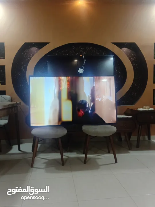 شاشه ناشونال بلس 55 بوصه عادي وليس سمارت بحاله ممتازه معها ريموت
