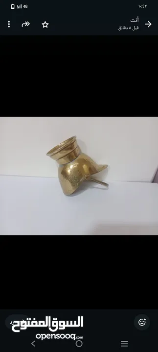 وعاء تقليدي مصنوع يدويا يستخدم لحمل الفحم أو الحطب مزخرف برسومات أنتيك قديم جدا لون ذهبي