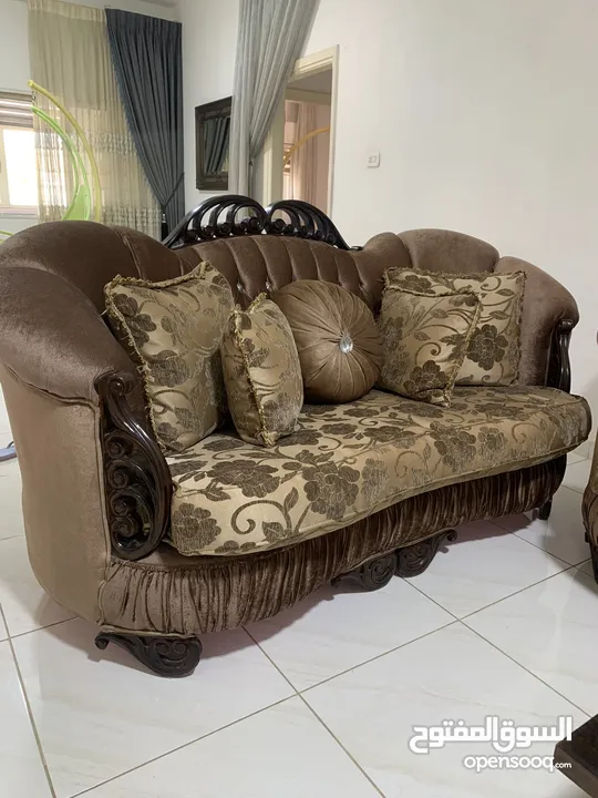 طقم كنب بحاله ممتازه للبيع