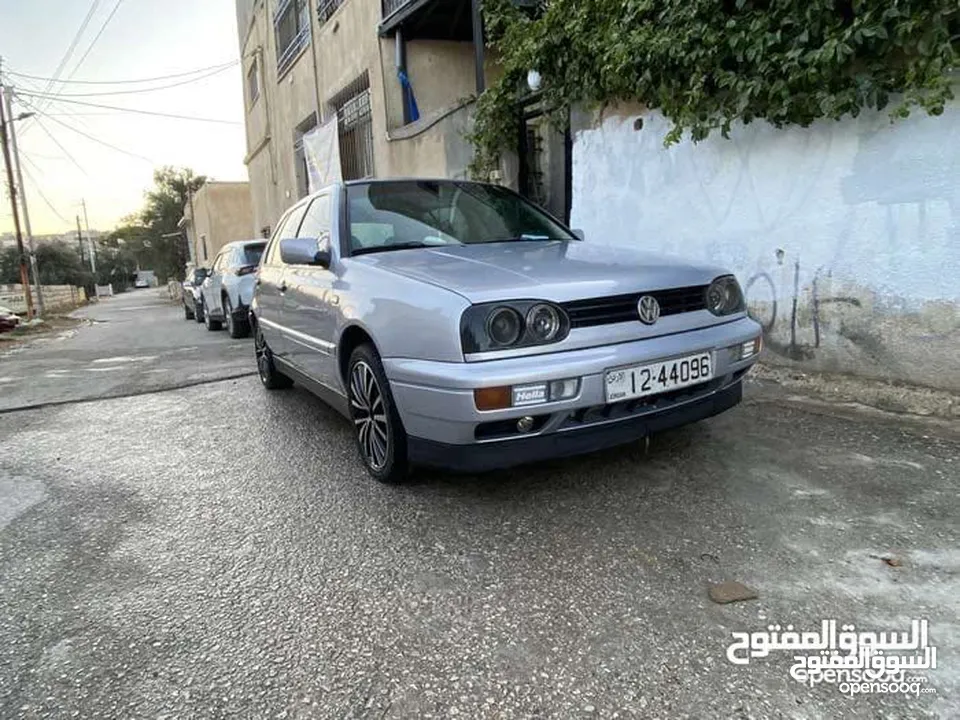 جولف mk3 للبيع كاش 4650 موديل 1994 فل كامل عدا الجير gti اصلي الي بفهم بالجولف بعرف شو السياره