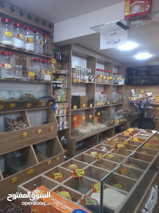 محمص للبيع بكامل عدته وديكوره وبضاعته البيع بداعي السفر المحمص يعمل بشكل جيد وقابل للتطوير والتوسيعو