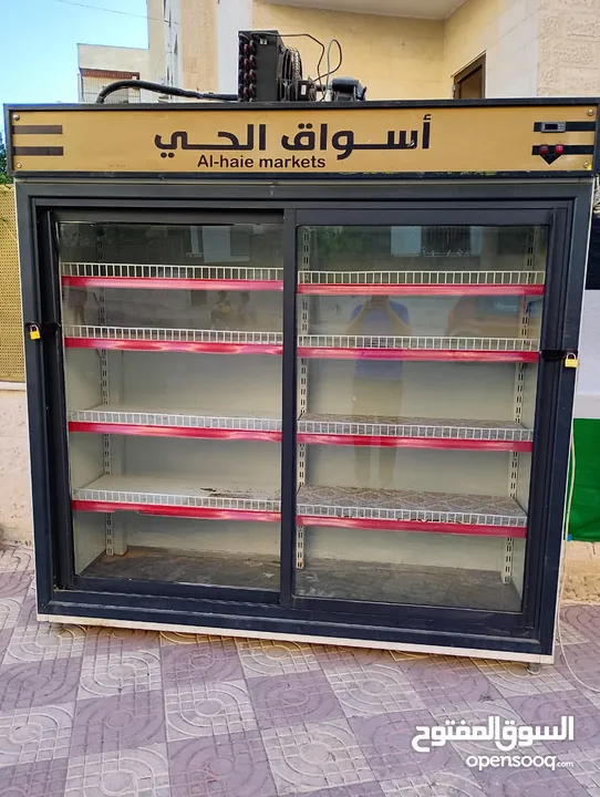 ثلاجة عرض ومطاحن قهوة وبهارات للبيع بسعر مغري جدا