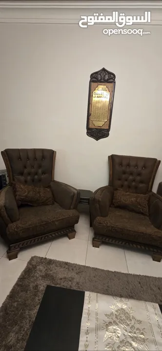 للبيع طقم كنب يتسع لا 8اشخاص مستعمل خفيف جدا خشب ثقيل للبيع بسعر مغري