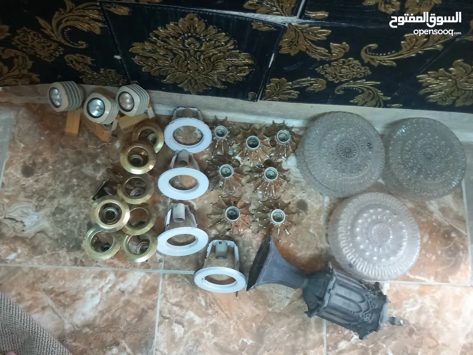 مواسير وقطع مواسير مختلفة للبيع
