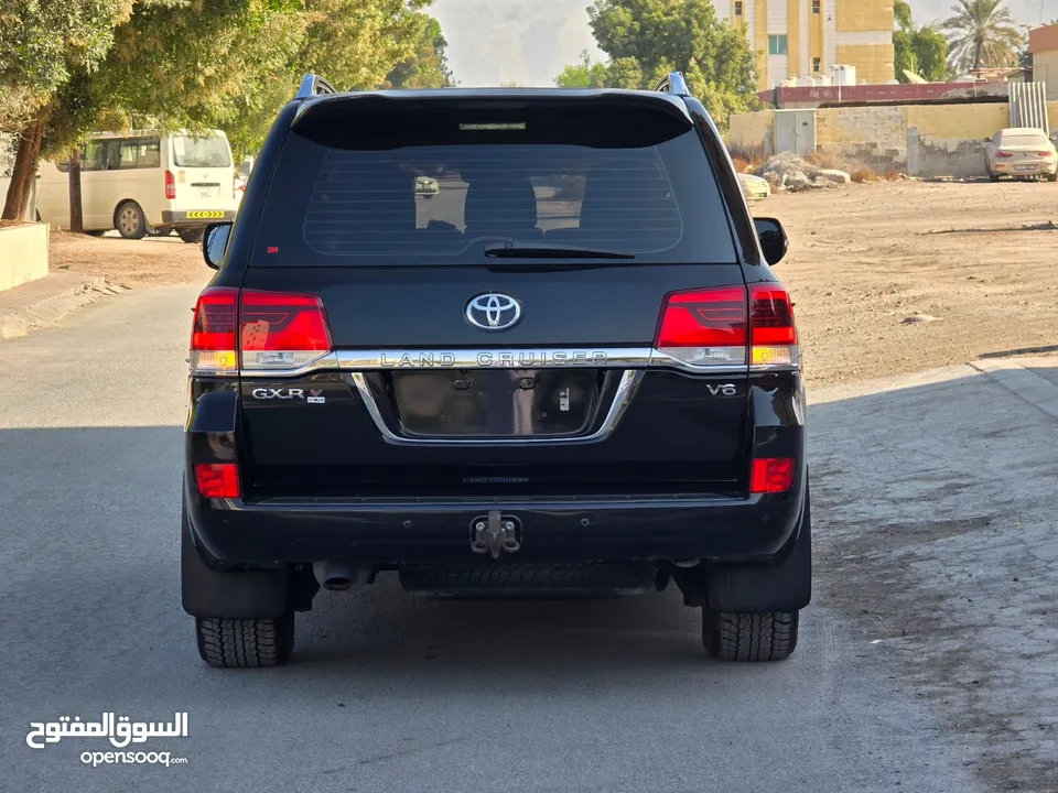 Land cruiser GXR V6 GCC 2016 Price 140,000 AED