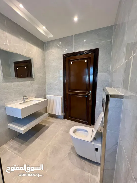 شقه طابق اول من فيلا فارغه للإيجار في دابوق - ref : 14625