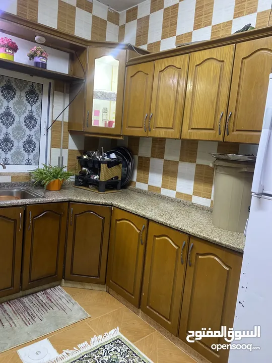 كنب ومطبخ للبيع مع برادي