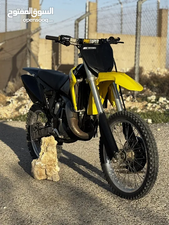 Rm125 2stroke للبيع