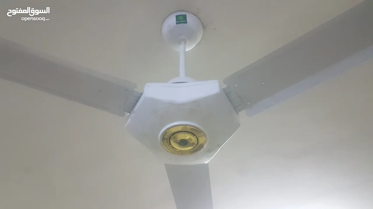 مراوح سقف بحالة ممتازة مع مفتاح التحكم للبيع