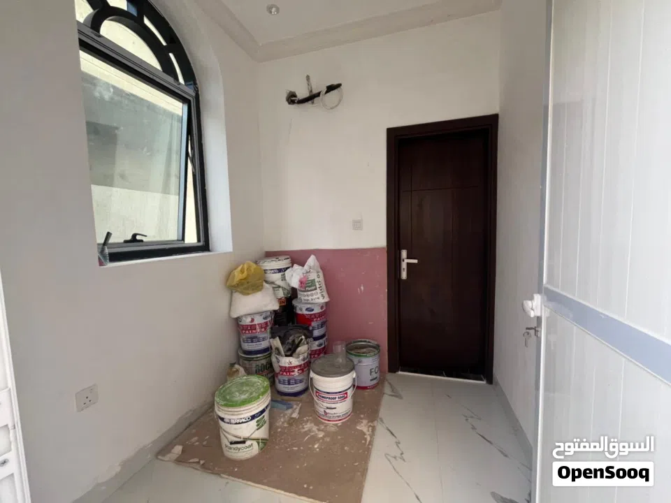 فــــيــــــــــــلا للـــــبيـــــع اول ســـــاكــــن مــــكــــونه مــن 7 غـــــرف و 10 حـــمامات