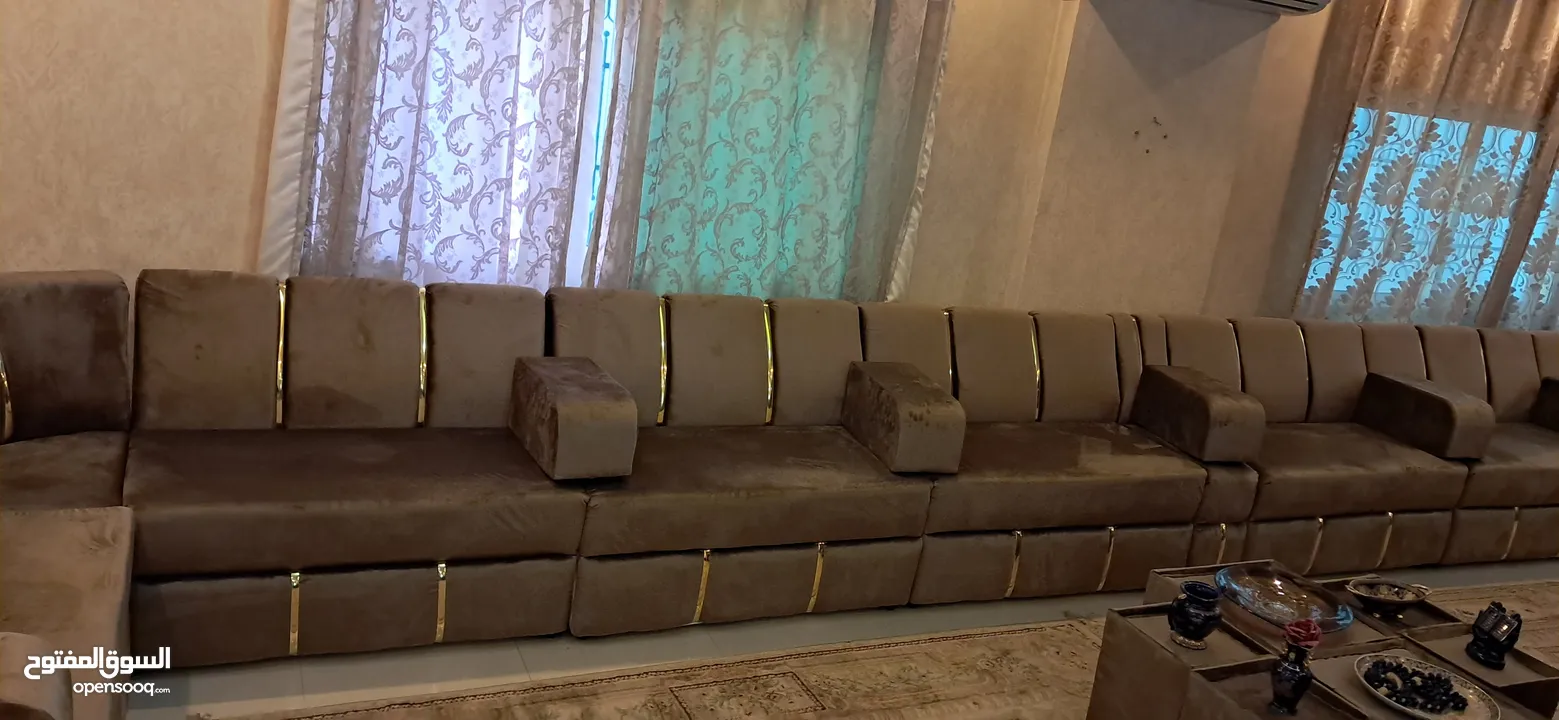 مجلس خليجى تفصيل بحال الوكاله للبيع فى اربد 34 مقعد بغطى 21 متر طولى