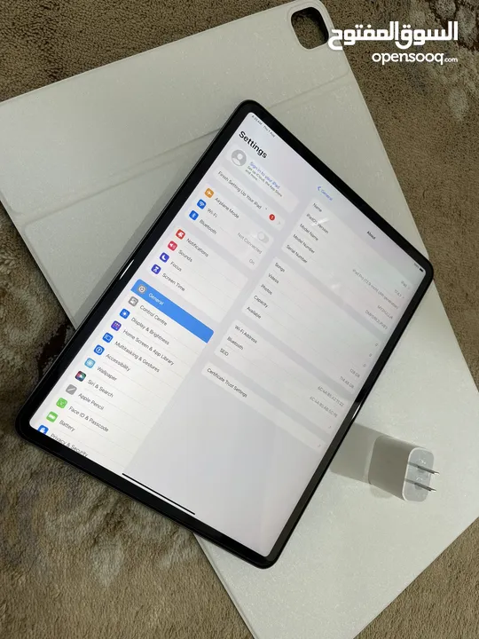 ايباد برو 12.9 بوصة 128 قيقا 2020 الرابع نظيف حيل مع الاغراض كاملة كفر جديد وشاحن اصلي وحماية