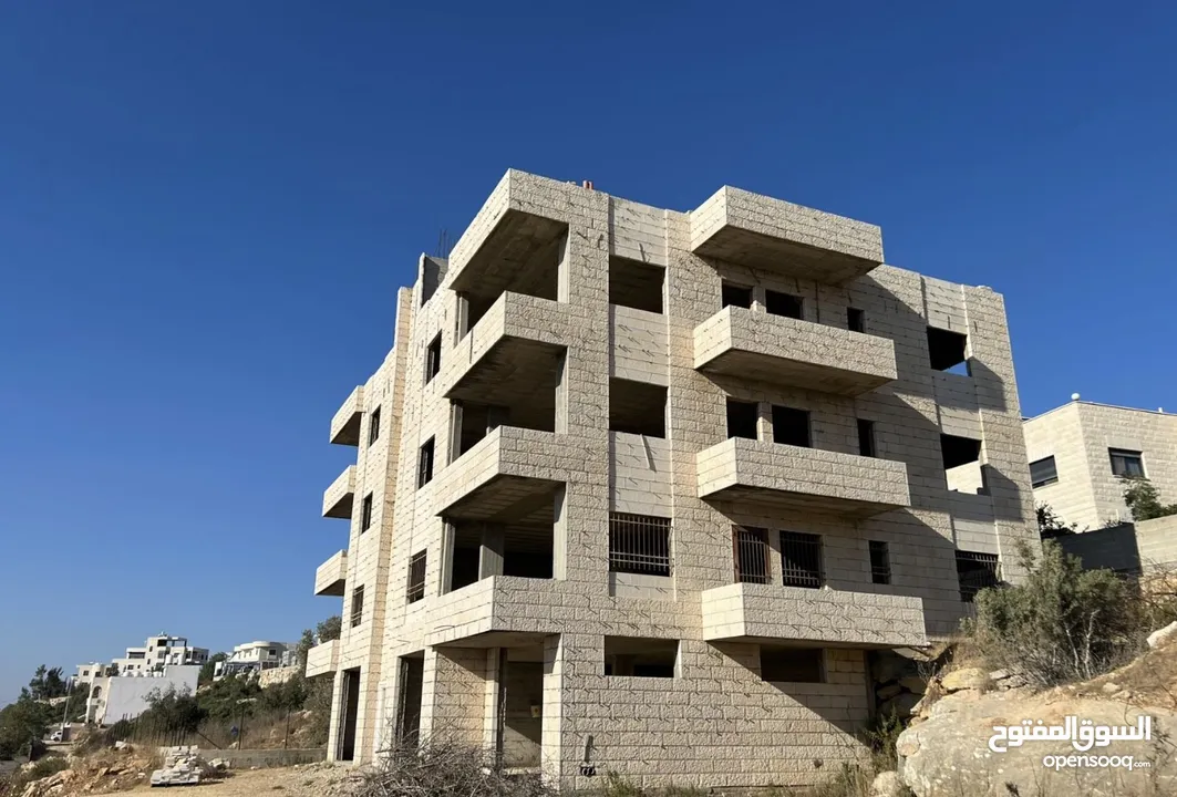 عماره سكنية للبيع في المزرعه الغربية بسعر 270 الف دينار