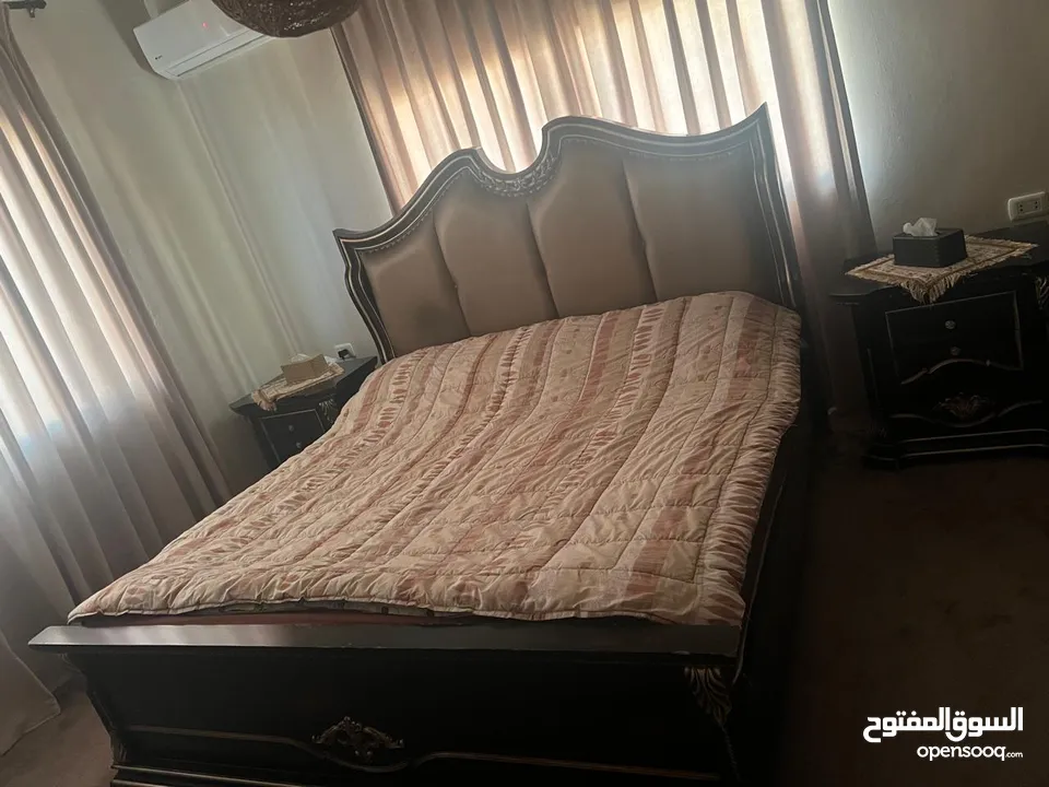 عفش بيت كامل مع الكهربائيات بحالة جيدة بداعي السفر الرجاء من الاخوة التجار عدم الاتصال بدون احراج