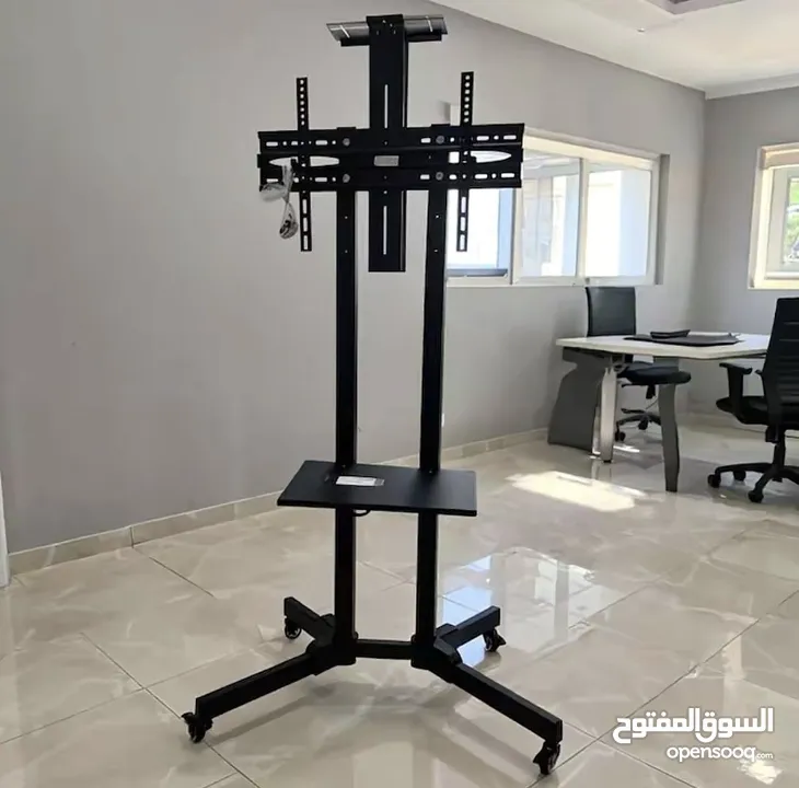ستاند تلفزيون متحرّك بجودة عالية وتصميم عصري لو عندك شاشة كبيرة وبدك حامل قوي وثابت او بدك تنقل شاشة