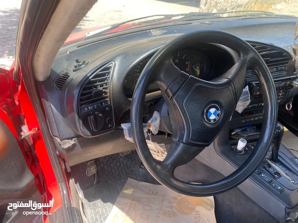بي ام دبليو 318 وطواط