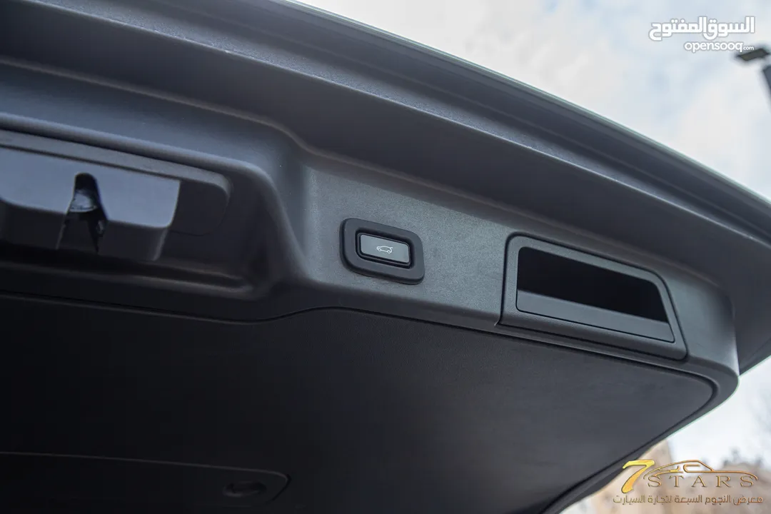 Range Rover Evoque 2020 P250 Se  السيارة وارد و صيانة الشركة و قطعت مسافة 33,000 كم فقط