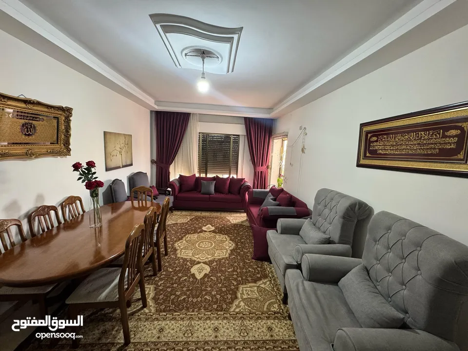 طقم كنب مع مفردتين