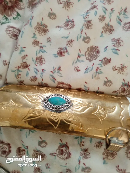 سيفين للبيع وكاله ماشالله عنهم يوجد معاينه ثقال واحد ذهبي وجلد والثاني سلفر شغل يدوي وارد الخليج