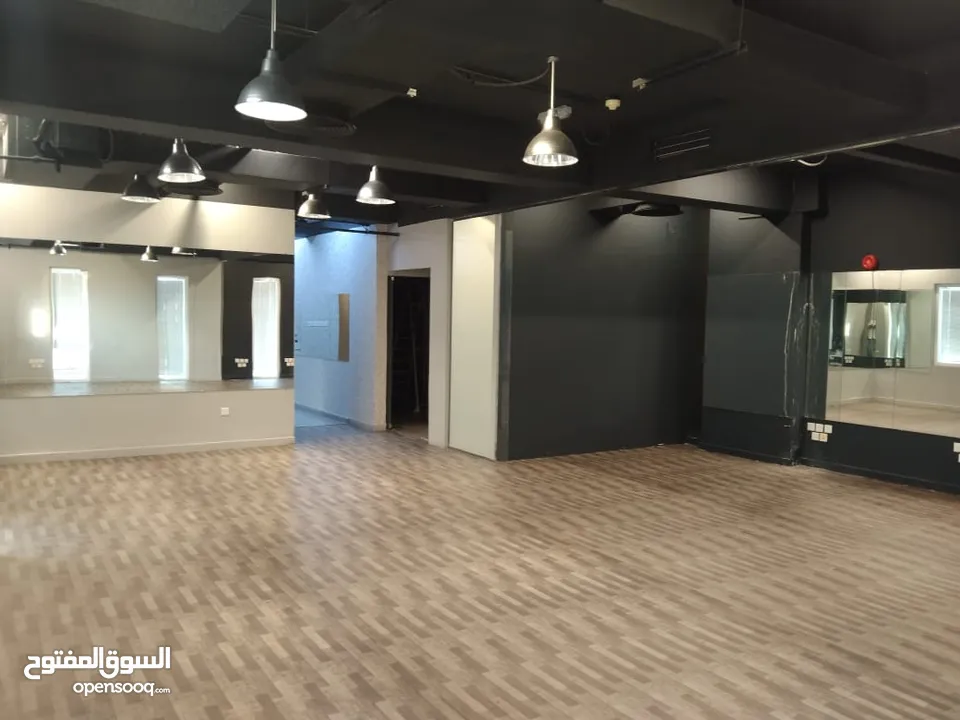 6Me18-Fabulous offices for rent in Qurm near Al Shati Street.