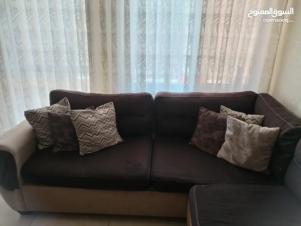 طقم كنب كورنر تفصيل خشب ثقيل سفنج عالي للتواصل