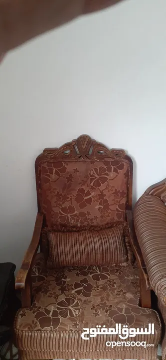 طقم كنب 7مقاعد وطقم طربيزات 2صغير و1كبير