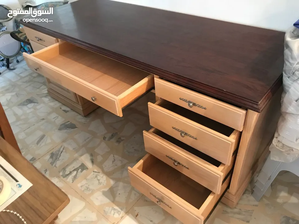 مكتب و مكتبة و كرسي مكتب و كمودينا + راسية تخت