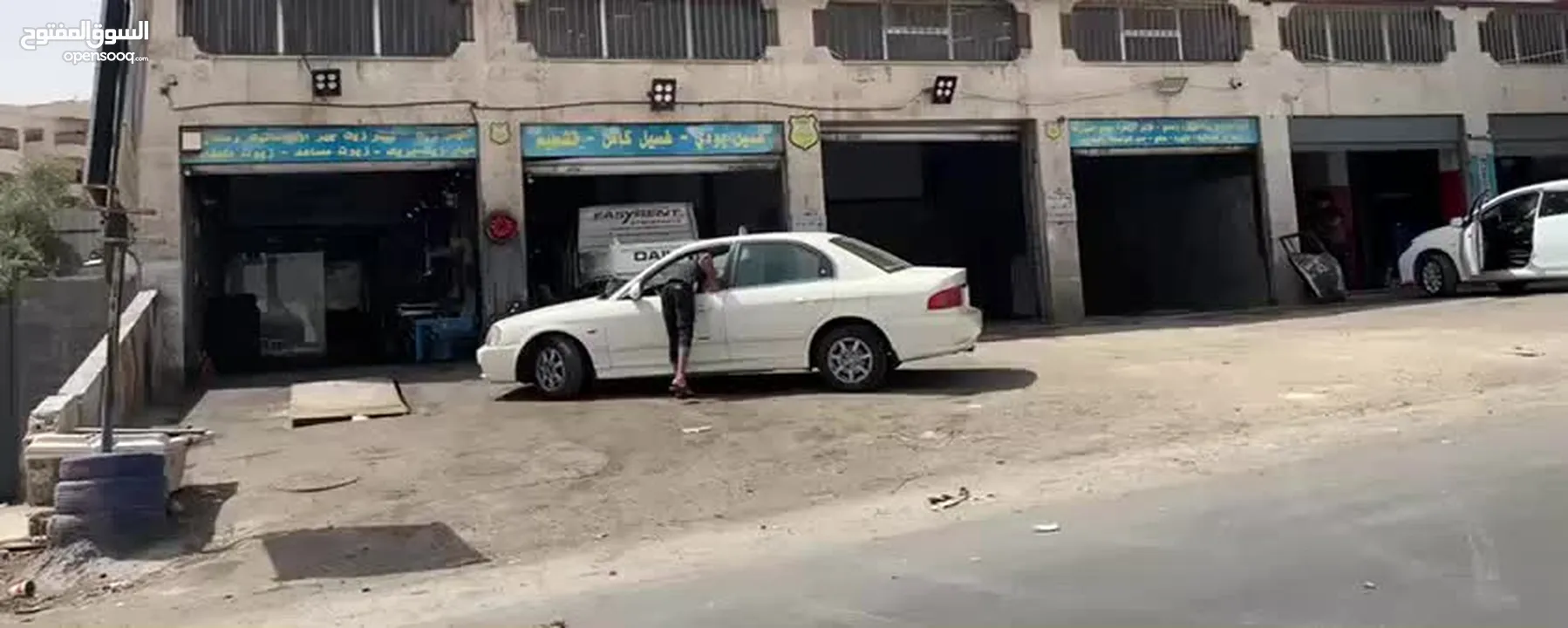 فرصة للاستثمار 4 محلات بموقع مميز