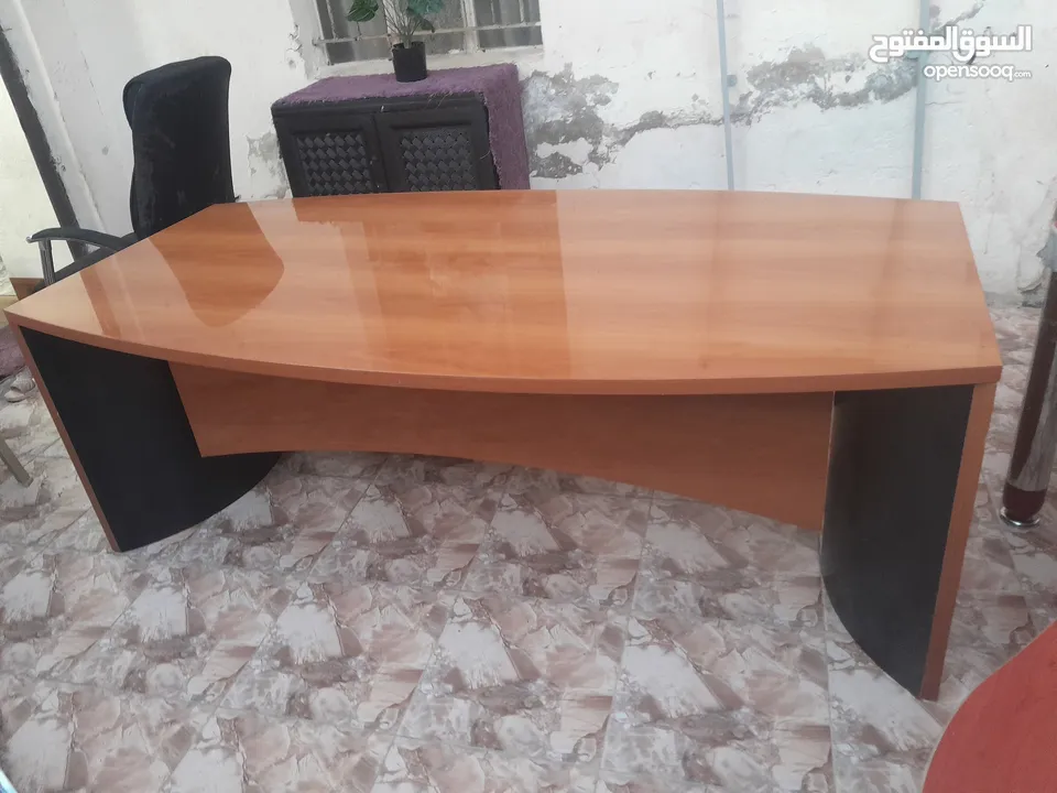 اثاث مكاتب بحالة الوكاله للبيع