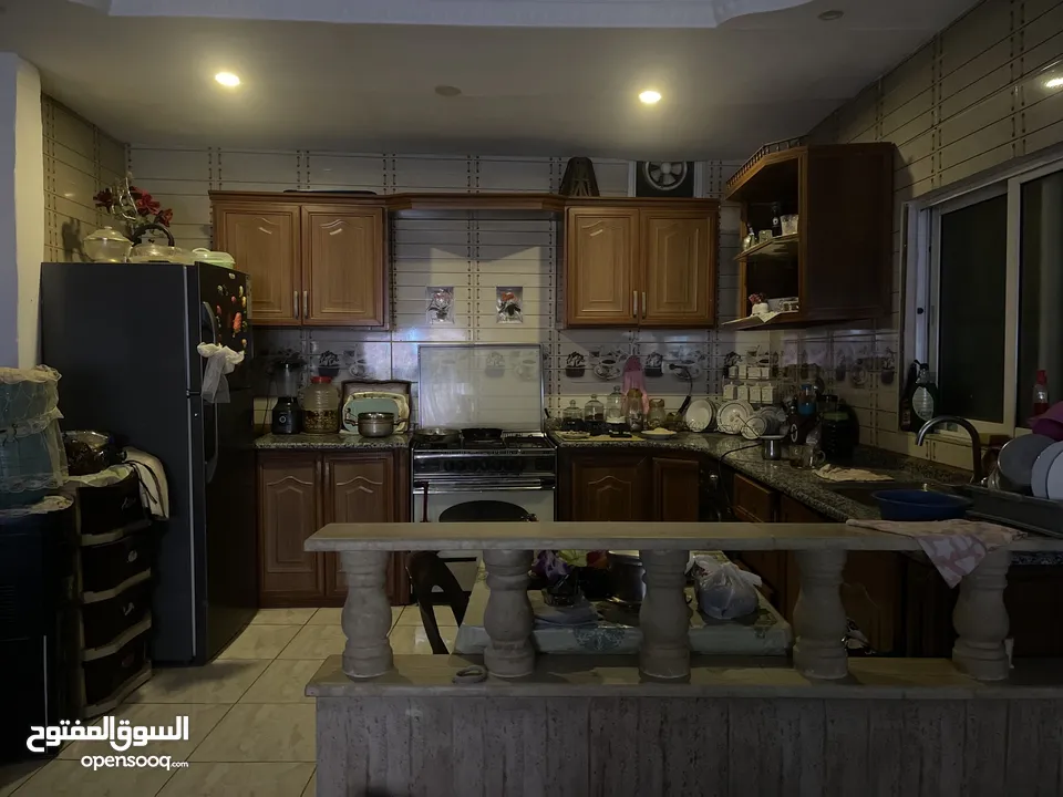بيت للبيع في جبل النصر قريب ع كل الخدمات وع المدارس البيت تشطيب ديلوكس