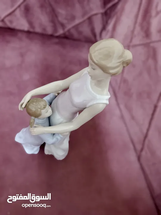 Lladro Someone to Look up to Mother Figurine 6771