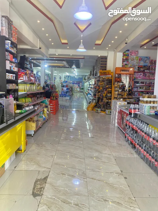 سوبر ماركت كبير مع ملحمة للبيع بسعر مميز في رام الله