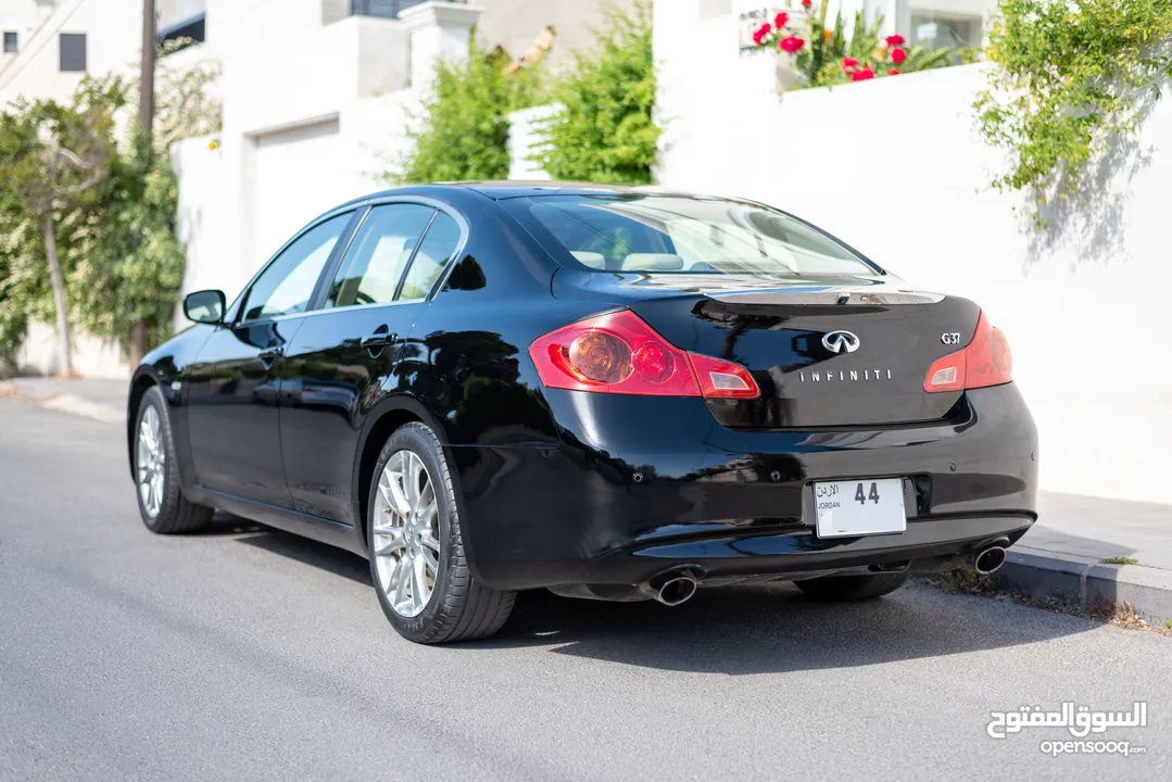 إنفينيتي G37 موديل 2012 - 4 جيد - سيارة رياضية مع محرك V6 3.7L