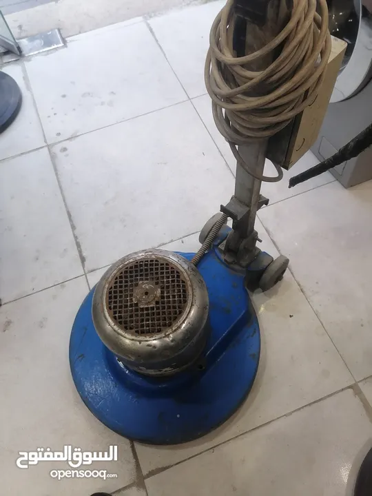 للبيع جلايه بلاط إيطالي 19انش بحاله ممتازه مع كامل أغراضها تنفع لغسيل السجاد