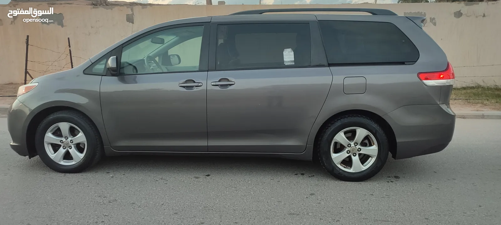 ،،تويوتا سيينا 2013. ،،، TOYOTA Sienna