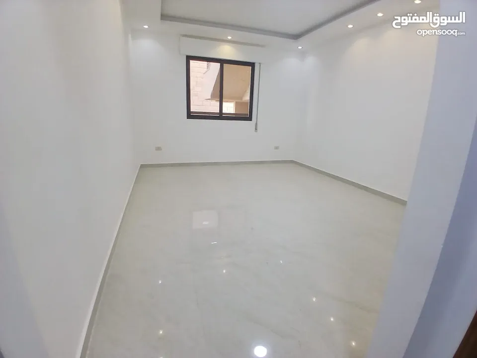 شقق مميزه سوبر ديلوكس عماره جديده خلف مطعم عرب قرب الجامعه للايجار مفروشه او غير مفروشه بعقد سنوي