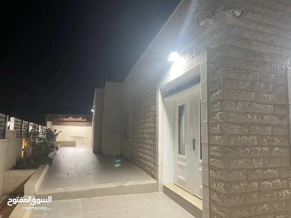 بيت مستقل في يبرود مع قطعة ارض 1410 متر حصص  قطعة رقم 55 حوض 4