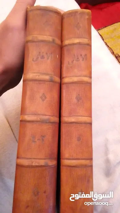 كتب قديمه جلد طبيعي
