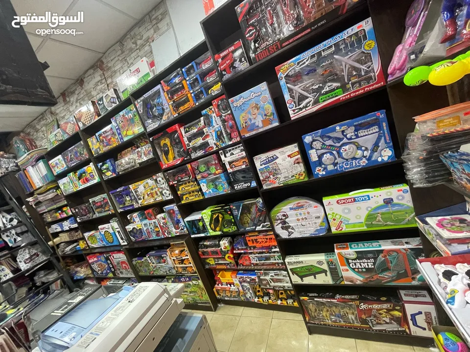 مكتبة وألعاب