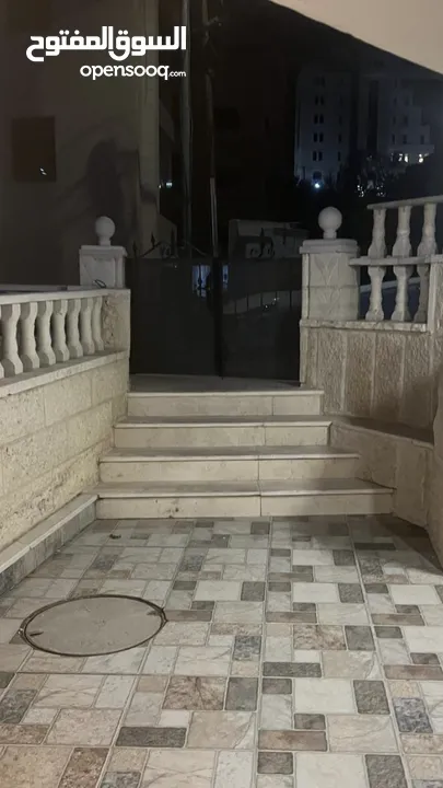 شقه للبيع وسط البلد مع مدخل مستقل