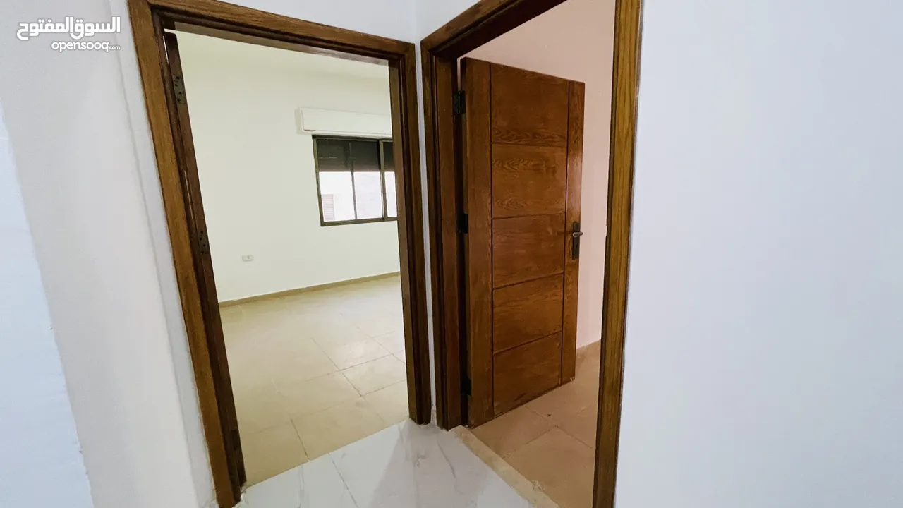 للبيع شقة جديدة لم تُسكن من قبل في منطقة الزهور، بموقع حيوي وقريب من جميع الخدمات