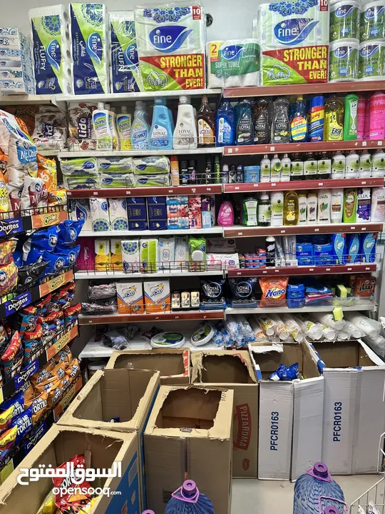 سوبر ماركت للبيع بكامل معداته