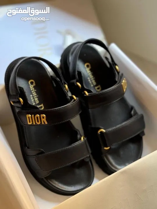 صندل ديور Dior  الجديد والمميز بجودة اصلية وبسعر مغري ومتوفر منه مقاسات من 36-41