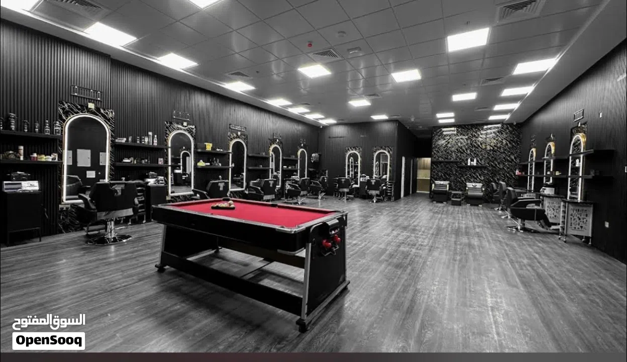 اكبر صالون رجالي بعجمان للبيع