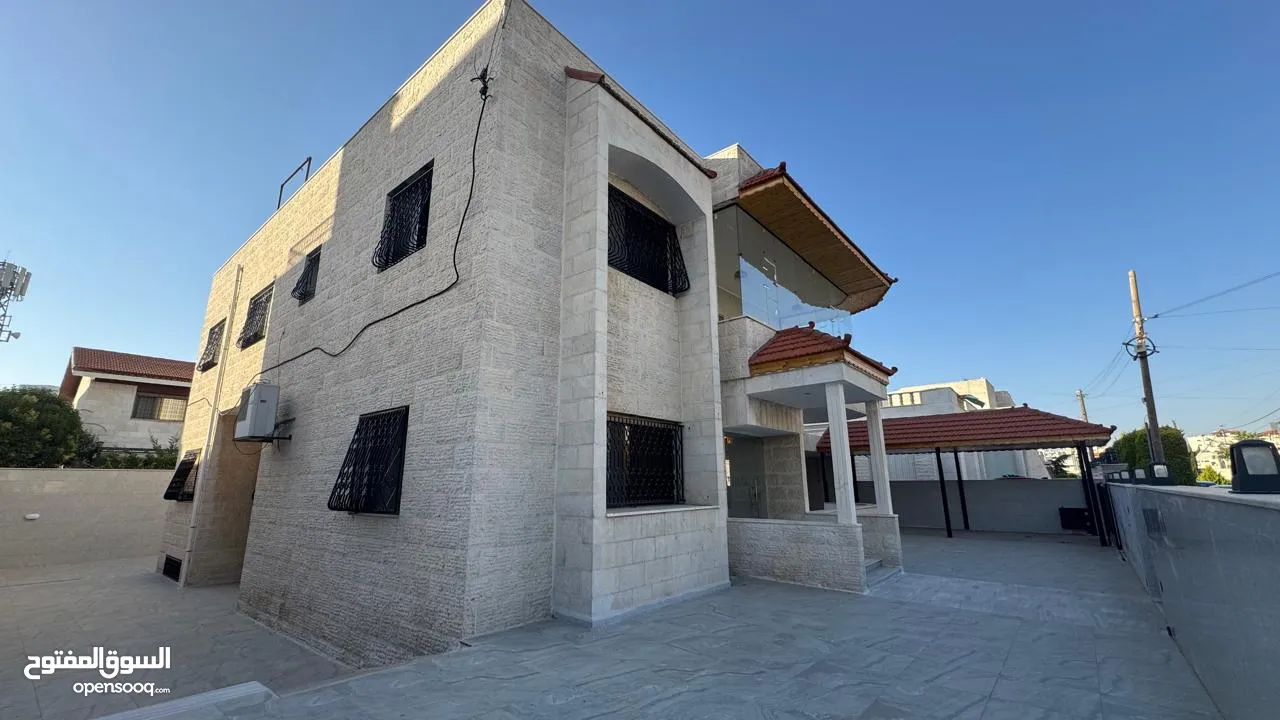 Well-Maintained Villa in Umm Al Summaq / فيلا بحالة ممتازة في أم السماق