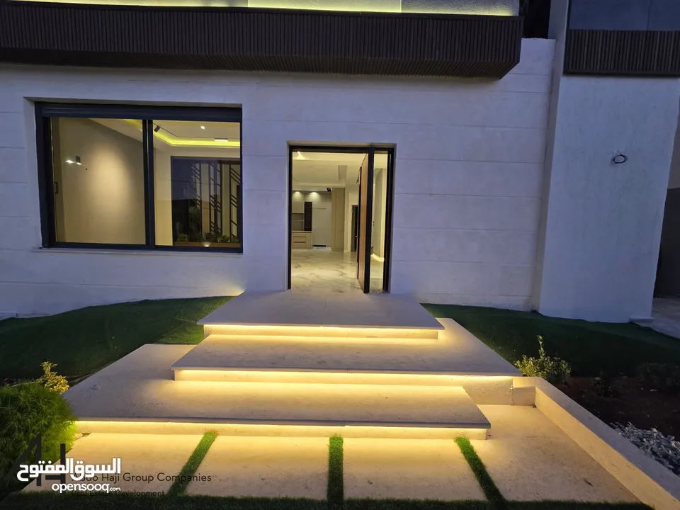 فيلا طابقين وروف للبيع الراهبات الورديه